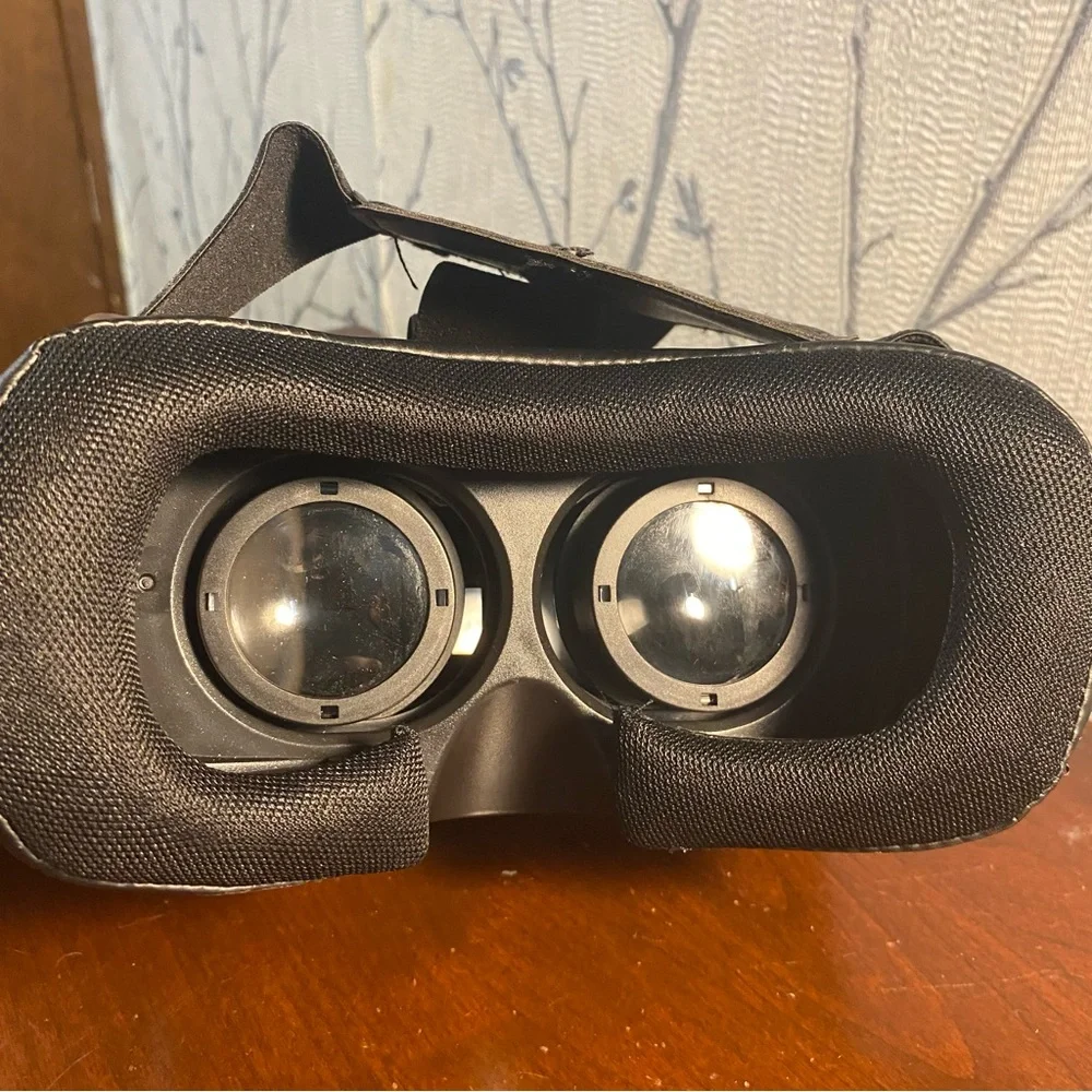 Vivitar: Dream On Virtual Reality Headset